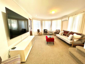 3 Bedroom Town house near Gosford CBD Sleeps 6 plus